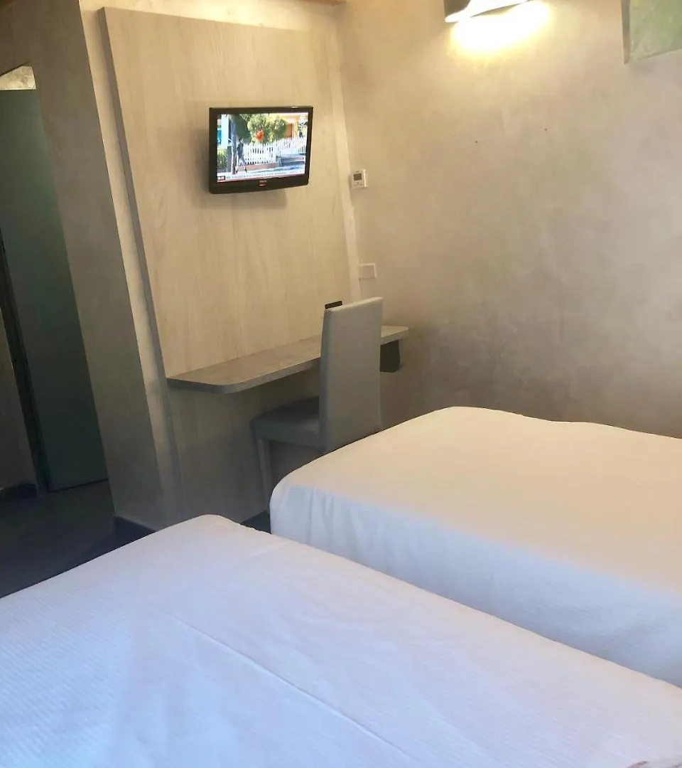 Hotel Bolzano Milan 3*,